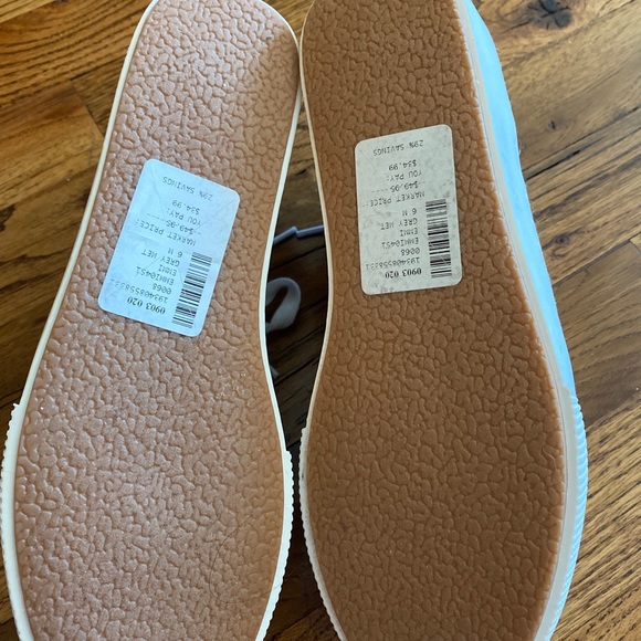 NWT: Steve Madden sneakers - Picture 3 of 4